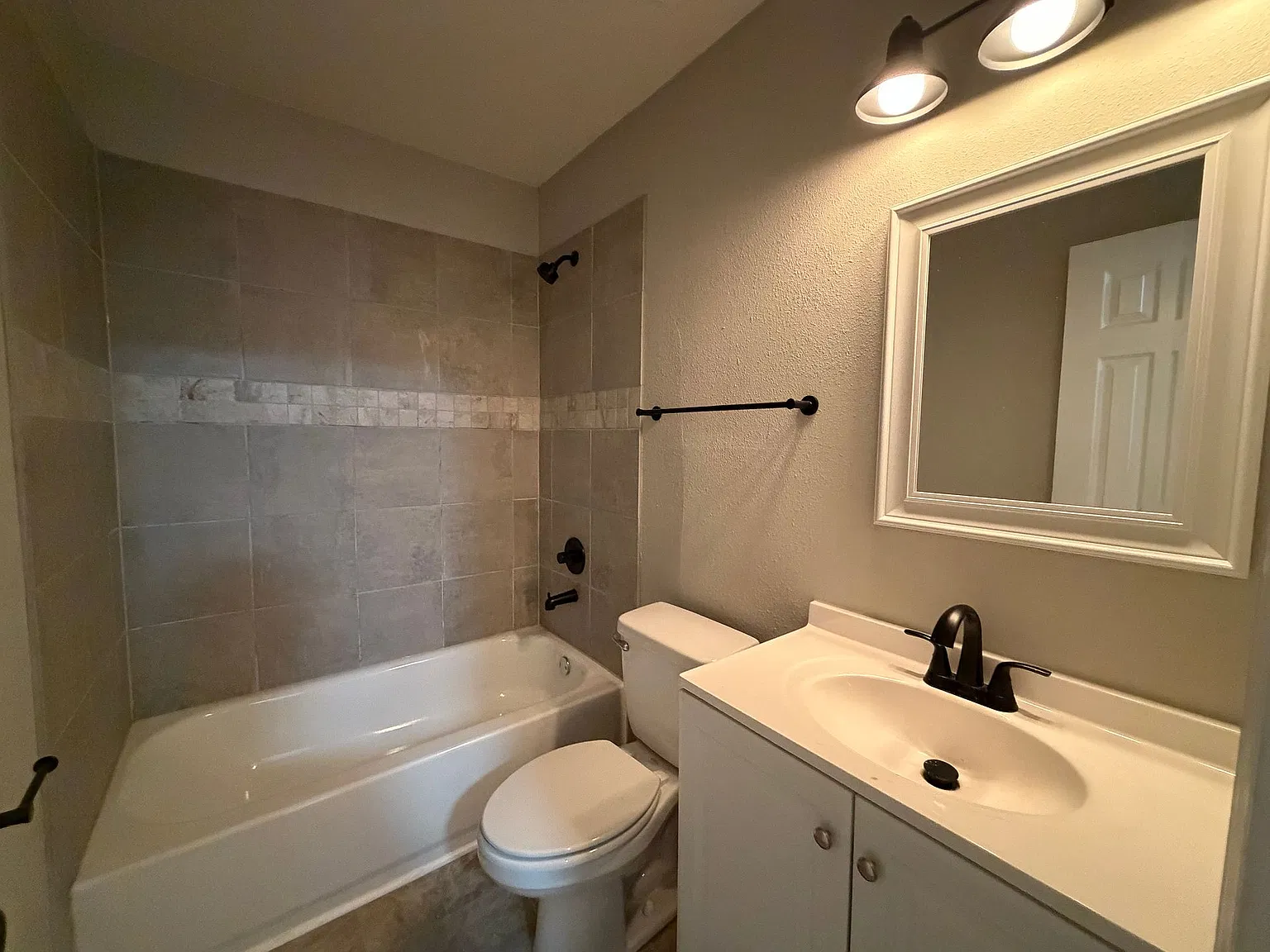 2711 Park Ave — Photo 4