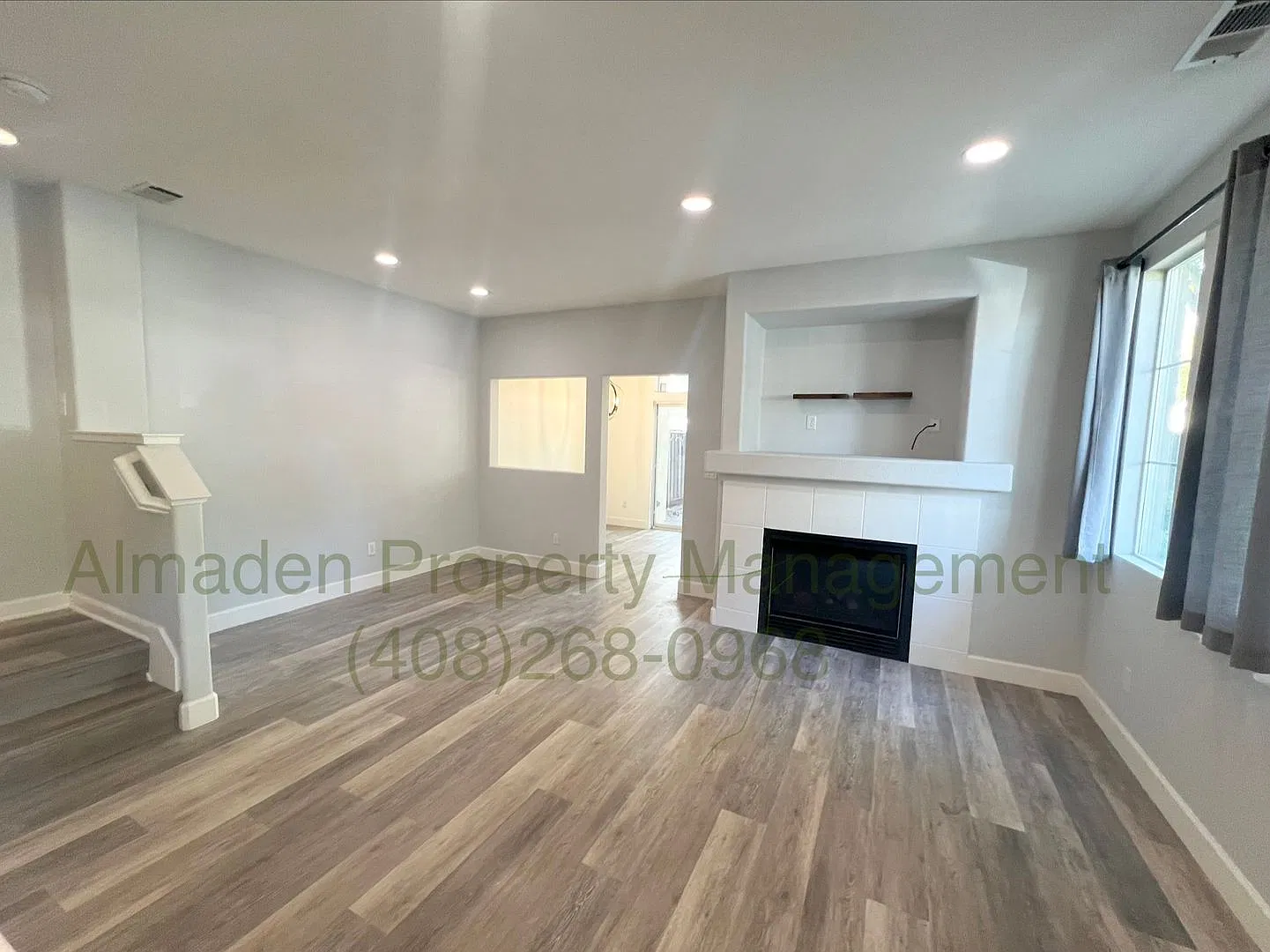 Newly Remodeled Corner Townhome in Great Location! Central A/C & Pets Negotiable! — Photo 2