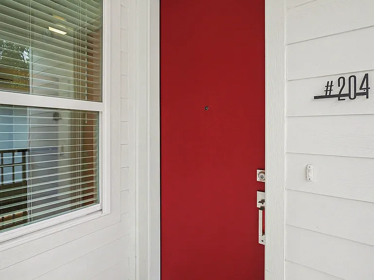 2217 N Fitzhugh Ave #204 — Photo 2