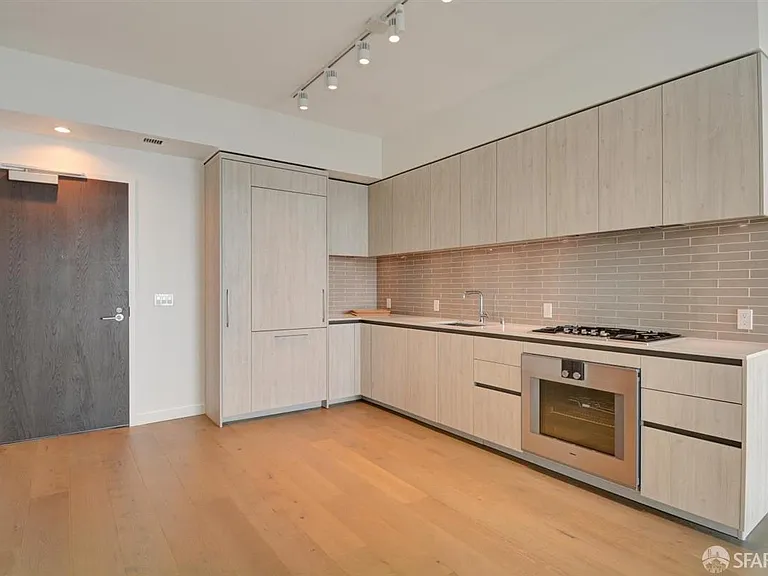 1000 3rd St #916 — Photo 5