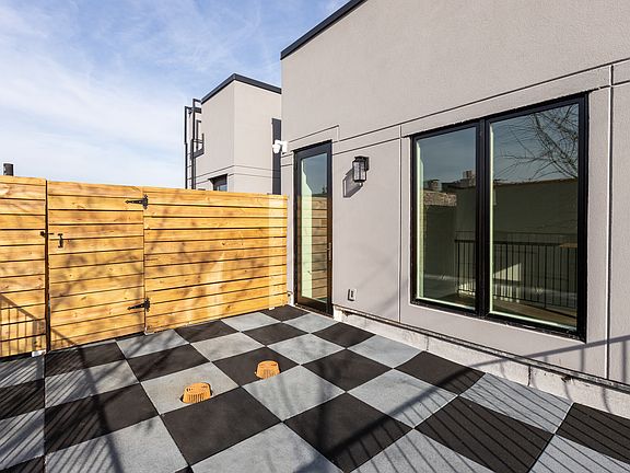 5th image of 216 Bainbridge St #Penthouse B