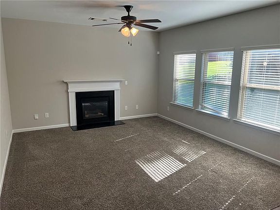 4th image of 5033 Manning Dr