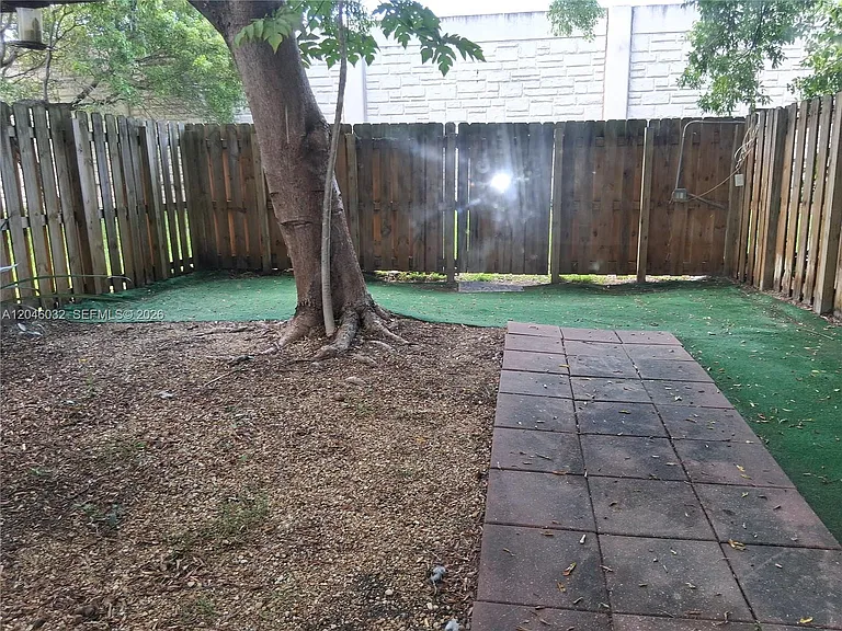 1044 NE 30th Ave — Photo 10