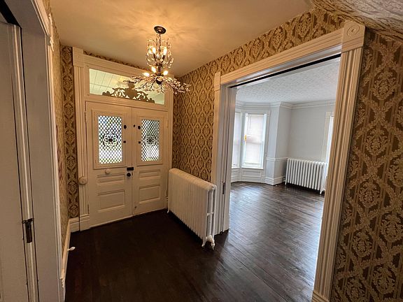 4th image of 147 E Bridge St #1