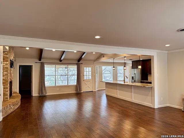 3 bed, 2.0 bath, 2116 sqft, $3,100 — Photo 4