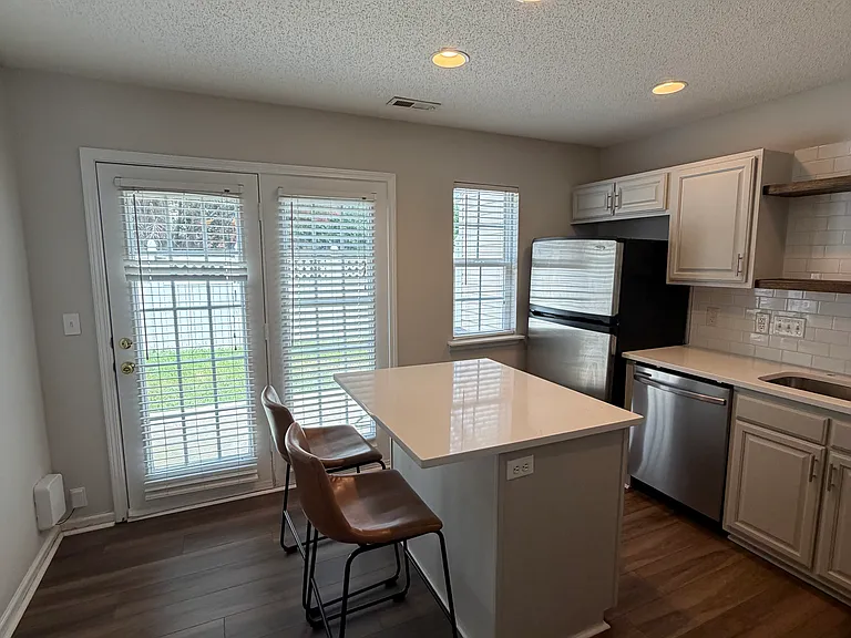 405 Gelderland Dr — Photo 15