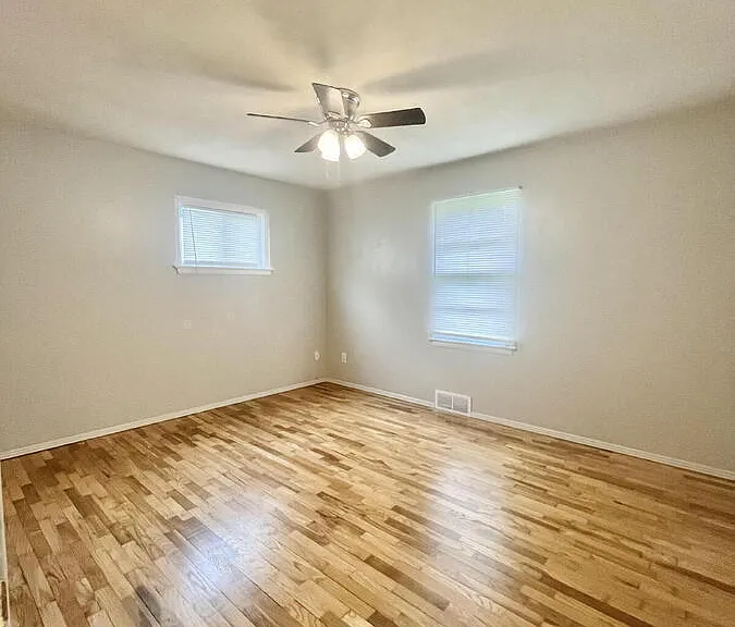 719 N Middle St — Photo 15