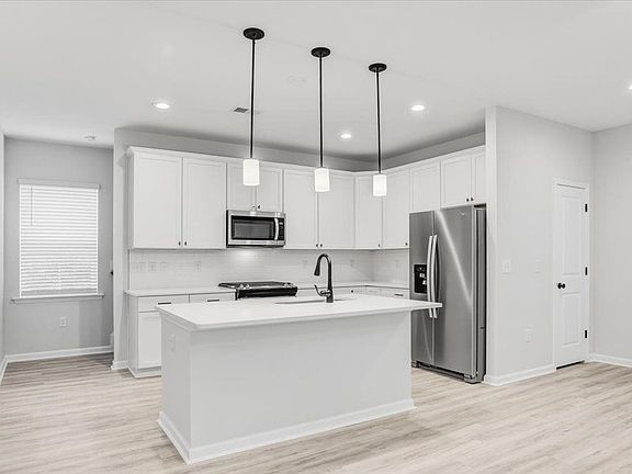 4th image of 179 Garden Row N
