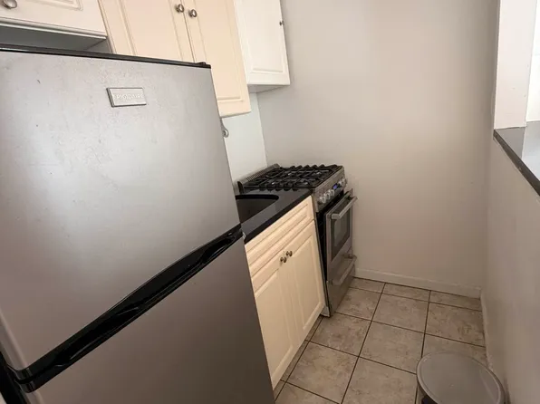 418 East 88th Street image 3 of 4