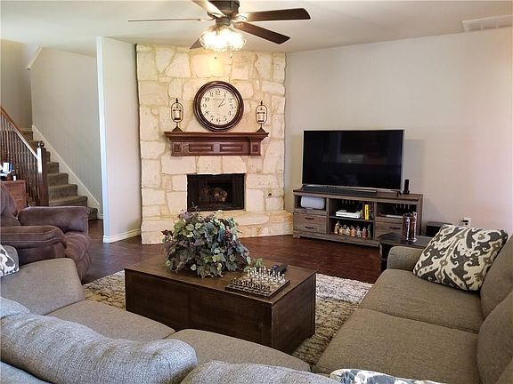 2nd image of 3043 Longhorn Ln