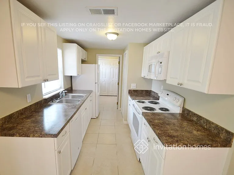 711 Starke Lake Cir — Photo 4