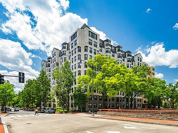 Building-Exterior-05-Varsity-On-K-WashingtonDC-06