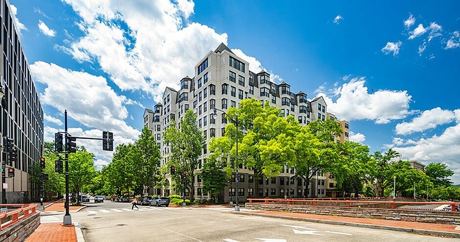 Building-Exterior-05-Varsity-On-K-WashingtonDC-06