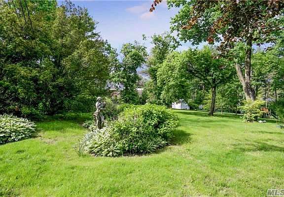3rd image of 30 Fox Hollow Ln