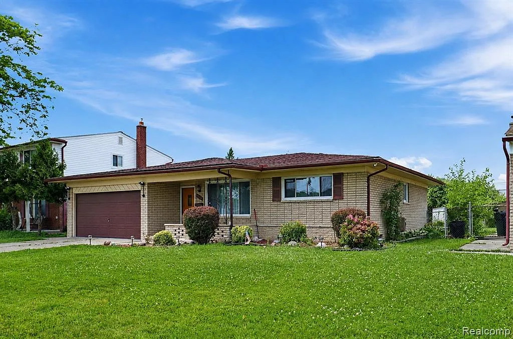3 bed, 1.5 bath, 2642 sqft, $2,300 — Photo 4