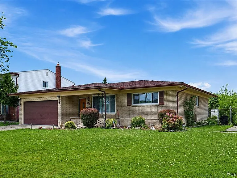 3125 Hedge Dr — Photo 4