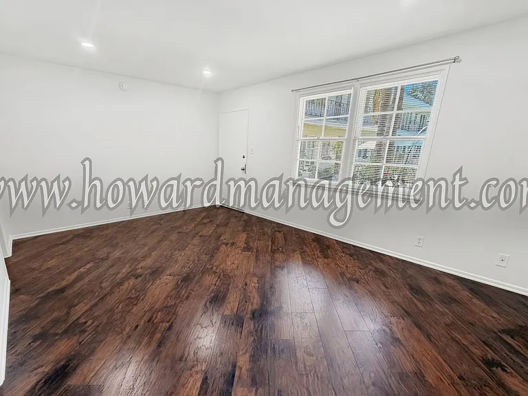 3717 Los Feliz — Photo 3