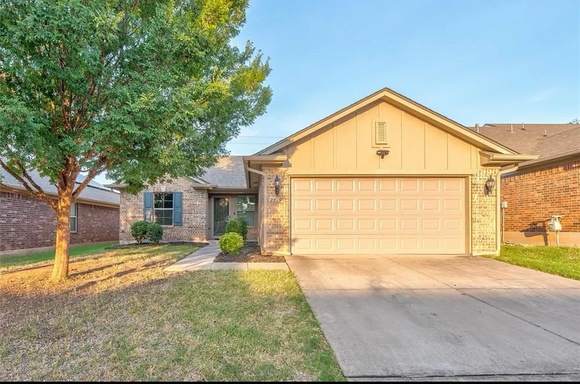 3 bed, 1230 sqft, $1,600 — Photo 1
