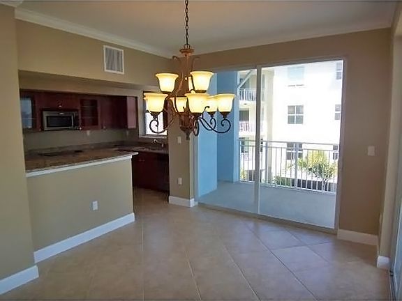 3rd image of 215 NW Flagler Ave APT 303