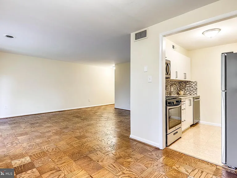 10300 Rockville Pike #301 — Photo 3