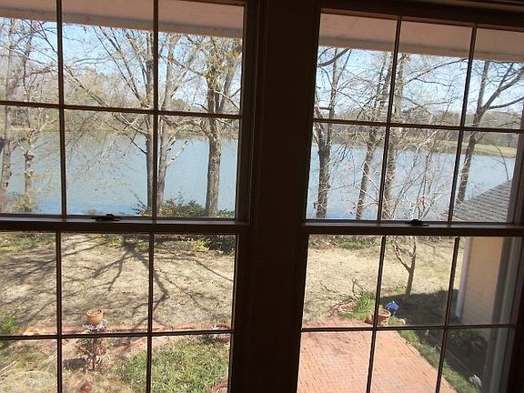 2nd image of 4319 Camelot Dr