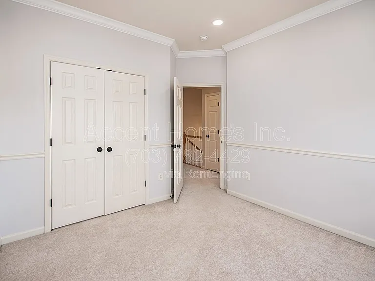 6450 Waterfield Rd — Photo 37