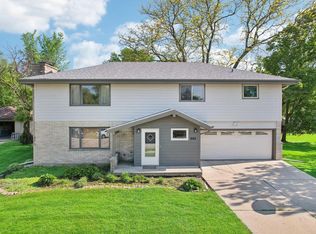 665 Armour Rd, Oconomowoc, WI 53066