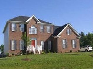 2402 Hunters Creek Dr, Kernersville, NC 27284