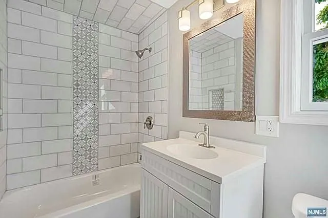 180 Vanderburgh Ave — Photo 16