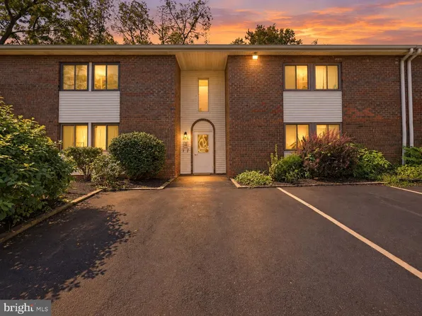 18 Hatters Ct, Hatboro, PA 19040