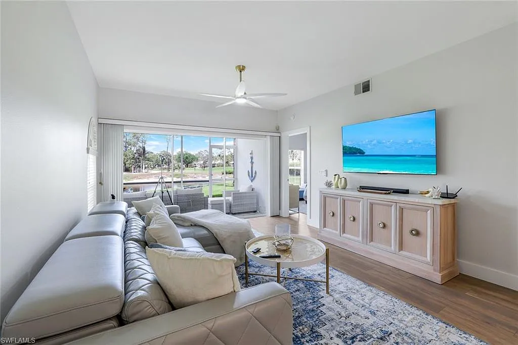 2 bed, 2.0 bath, 1249 sqft, $4,200 — Photo 3