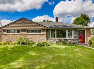 870 E Algonquin Rd, Des Plaines, IL 60016