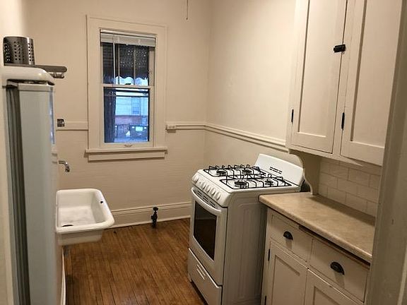 5th image of 2106 Garfield Ave APT 3