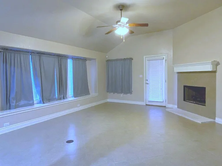 313 Summer Pointe Dr — Photo 11