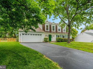 6 West Ct, Sterling, VA 20165