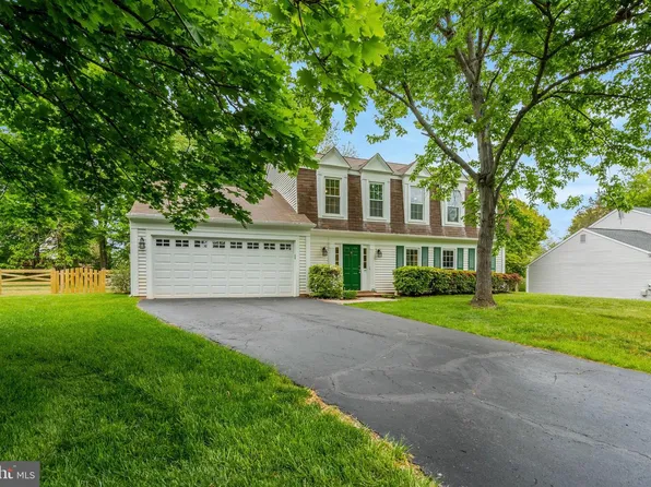 6 West Ct, Sterling, VA 20165