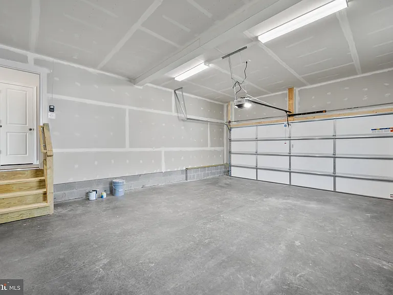 106 Mate Ct — Photo 31