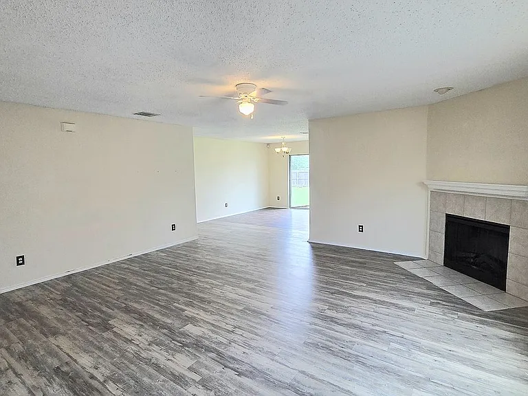 8103 Zephyr Ct — Photo 2