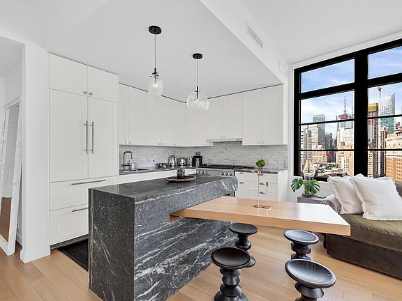 3rd image of 50 W 30th St APT 21B