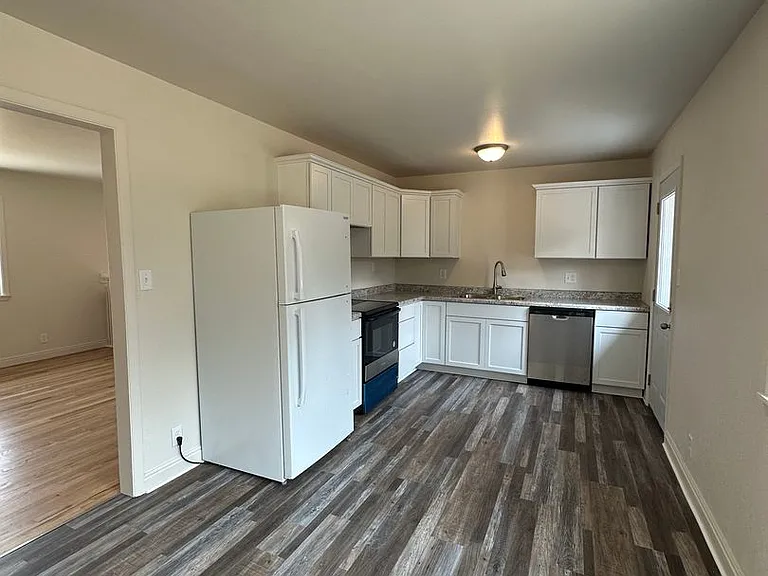 1755 Glendale Ave — Photo 6