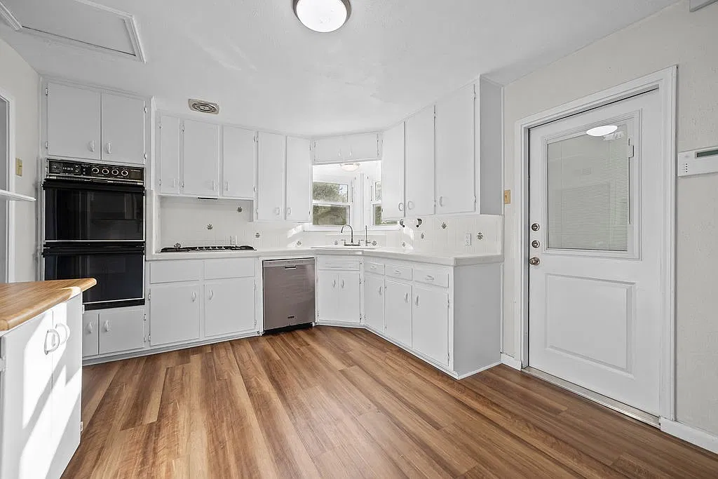 3 bed, 2.0 bath, 1669 sqft, $2,095 — Photo 3