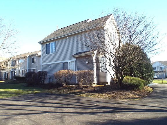 3rd image of 40 W Briarwood Dr