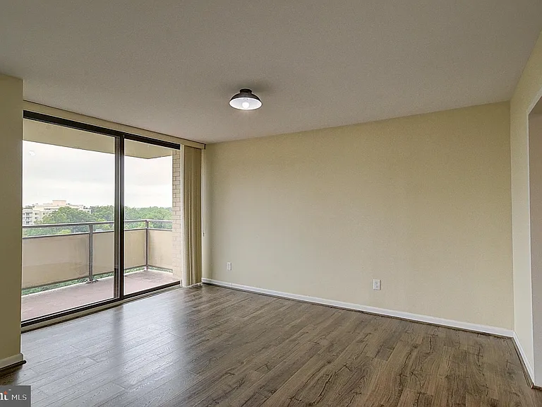 5225 Pooks Hill Rd #1511N — Photo 4