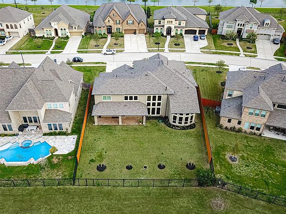 4th image of 10311 Olivia View Ln
