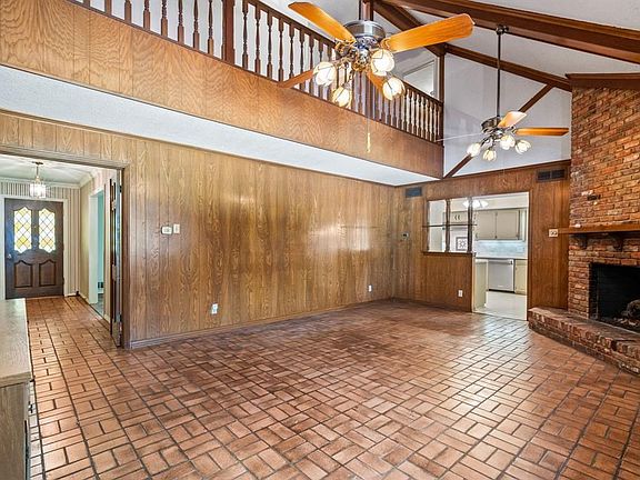 3rd image of 9615 Estate Ln