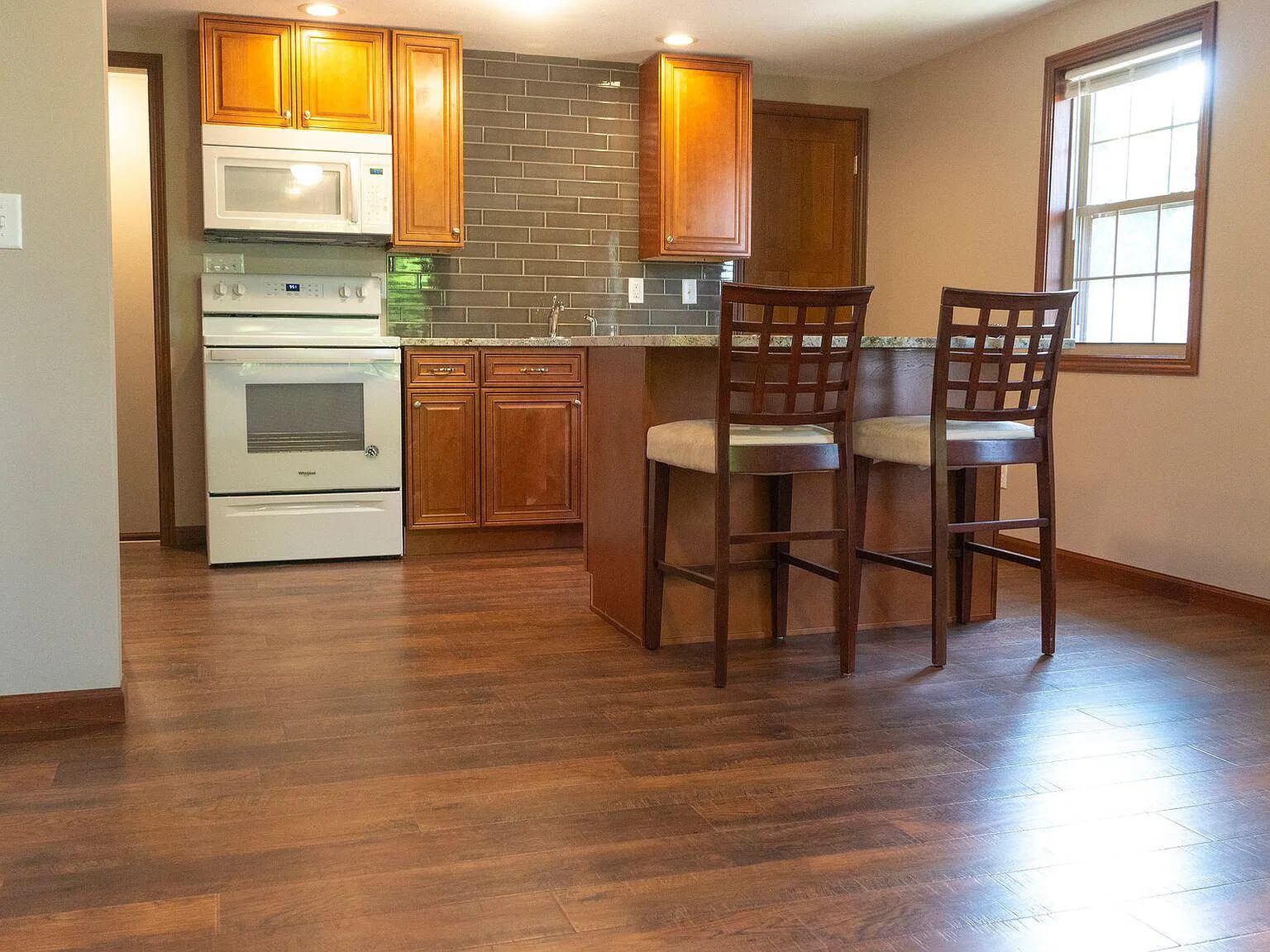 2 bed, 800 sqft, $1,100 — Photo 1
