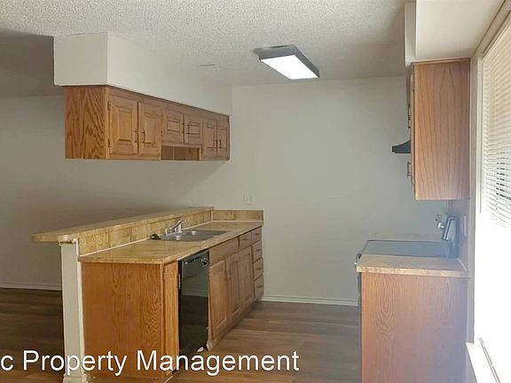 5th image of 15 Shady Valley Ct
