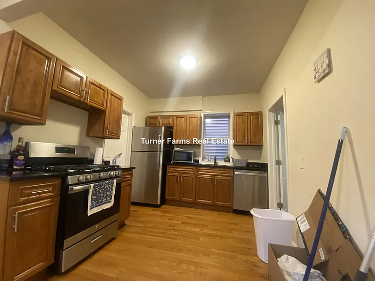 58 Medford St #1R — Photo 9