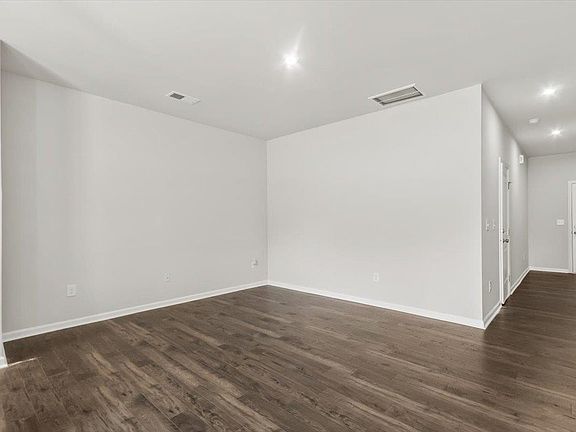 5th image of 144 Randwick Ln