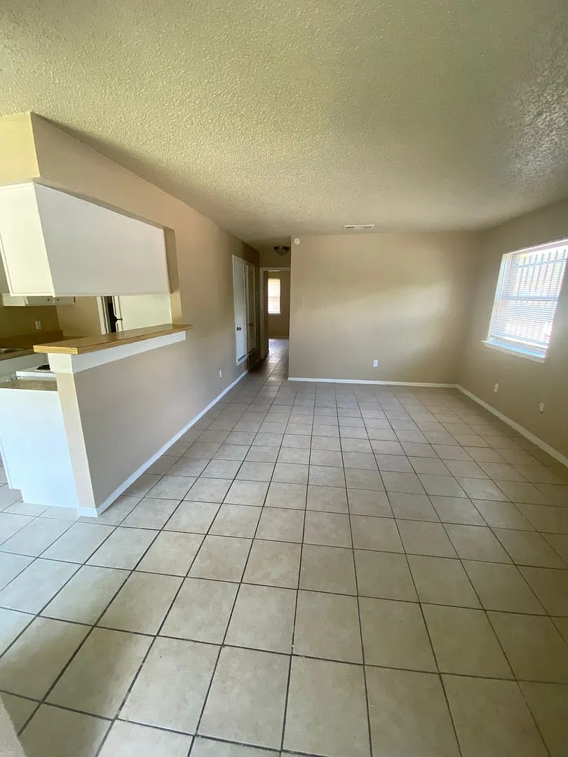904 Isbell Rd — Photo 3